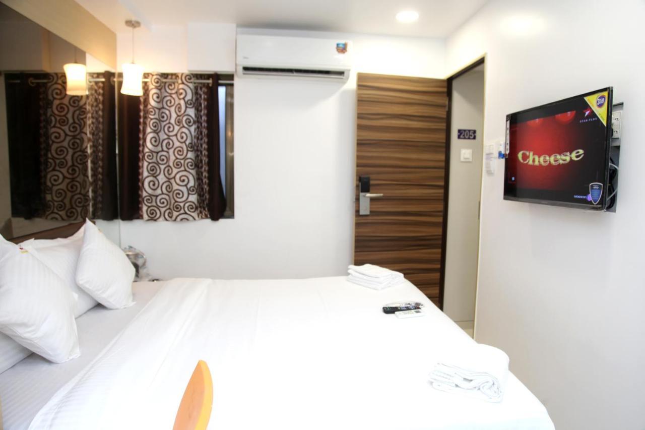 Hotel Lucky Galaxy - Mumbai — Photos 1